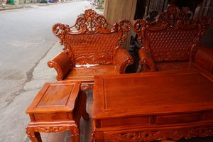 Bộ bàn ghế phòng khách kiểu hoàng gia gỗ hương đá.