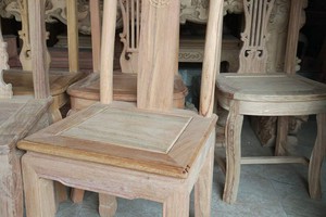 Bộ bàn ghế ăn kiểu bàn tròn gỗ gụ.
