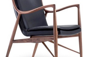 Ghế gỗ có tay vịn 