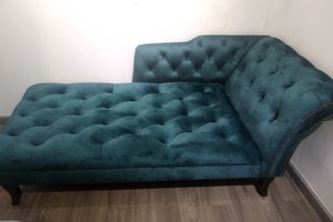 Sofa dài màu xanh cổ điển