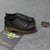 Giay-Dr-martens-nut-vuong-VB1002NS