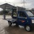 Xe tải nhỏ thùng cánh dơi 770kg chạy trong thành phố.