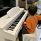 Bowman Piano CX250 màu trắng được các bạn nhỏ rất yêu thích