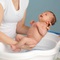 Tắm cho trẻ sau sinh vào mùa đông Mẹ cần chú ý điều gì